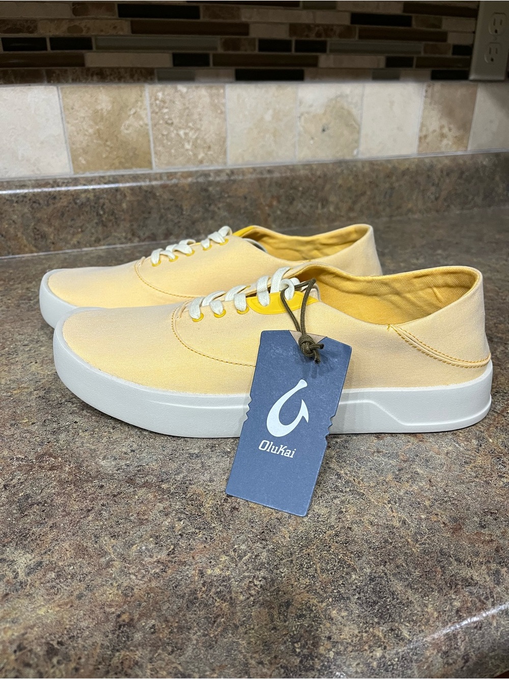 NWT OluKai Tradewind Men’s 10 Solar Glow Yellow Sneakers Beach Resort Wear